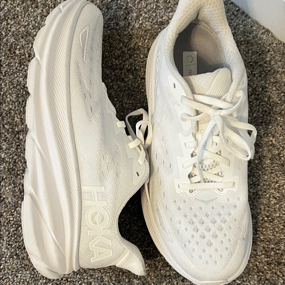 LIKE NEW Hoka Clifton 9s